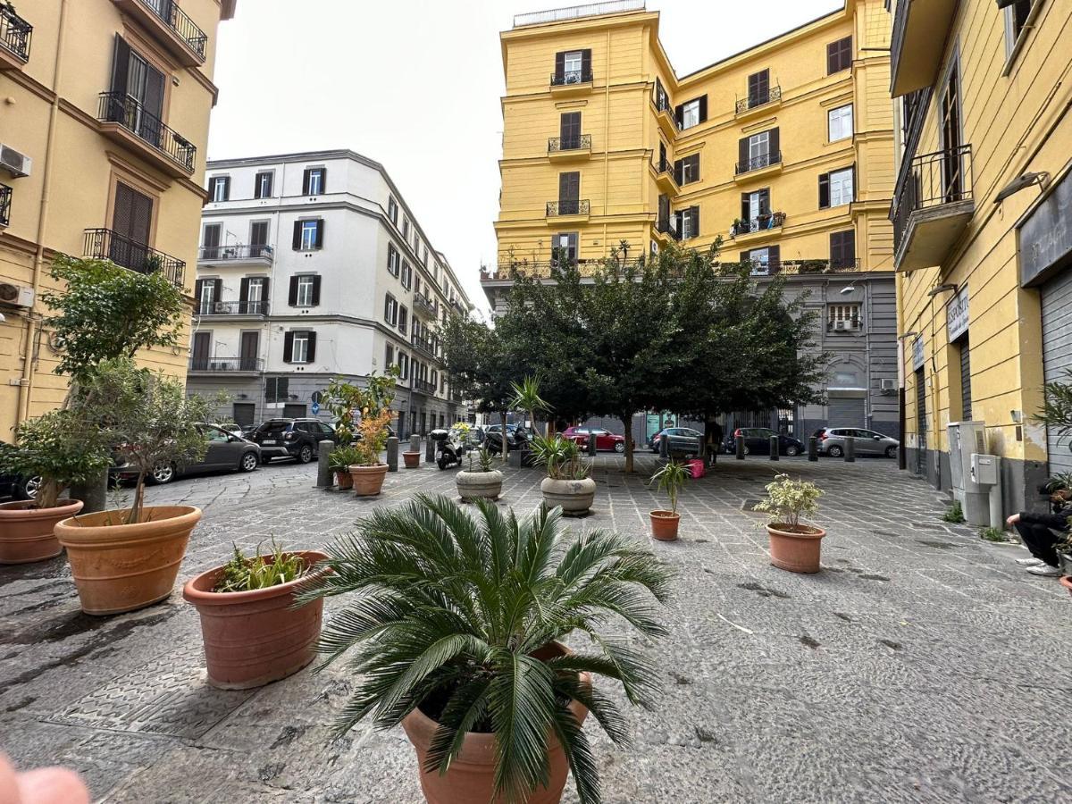 Flowers House Casa Vacanze Napoli Bagian luar foto